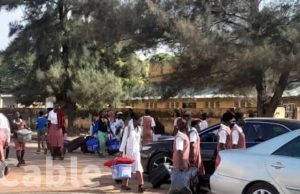 PHOTOS: Panic Exit as Parents Rush to Pick Up Students After FG Shuts Unity Schools Over Insecurity.